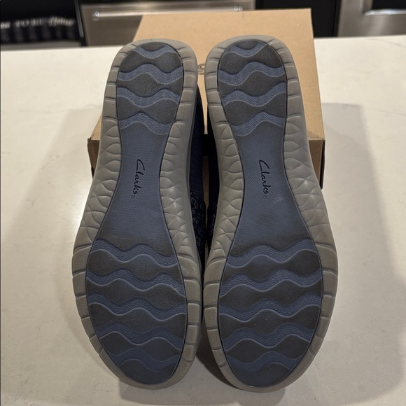 Cloudsteppers by Clarks Dark Blue Leopard Slip-Ons 9 1/2 - Picture 5 of 6